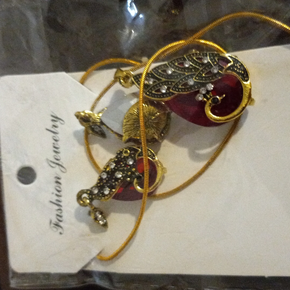 Peacocks water drop rhinestone